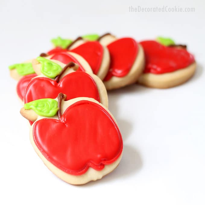 how to decorate apple cookies -- VIDEO how-tos --teacher appreciation, back to school 