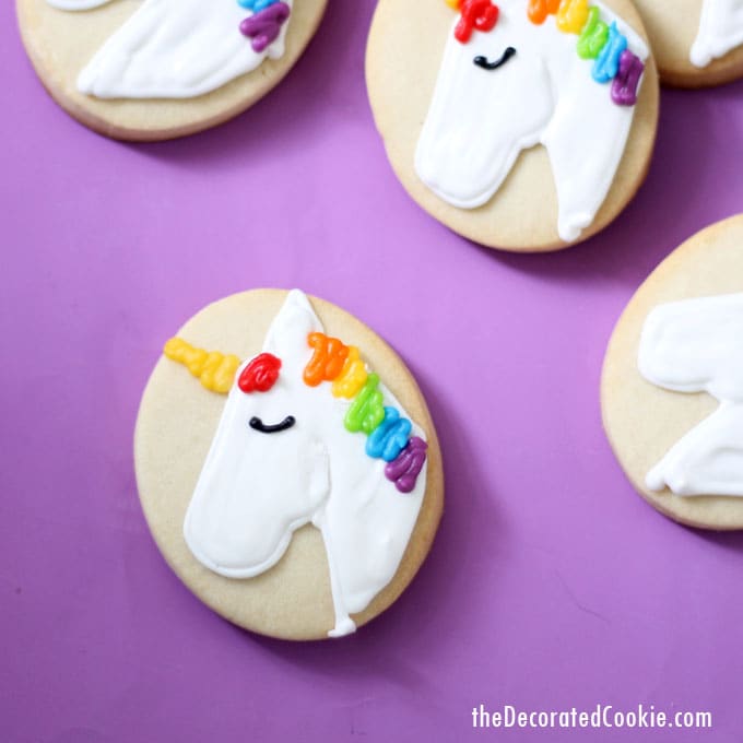 how to decorate simple unicorn cookies -- unicorn food -- unicorn party 