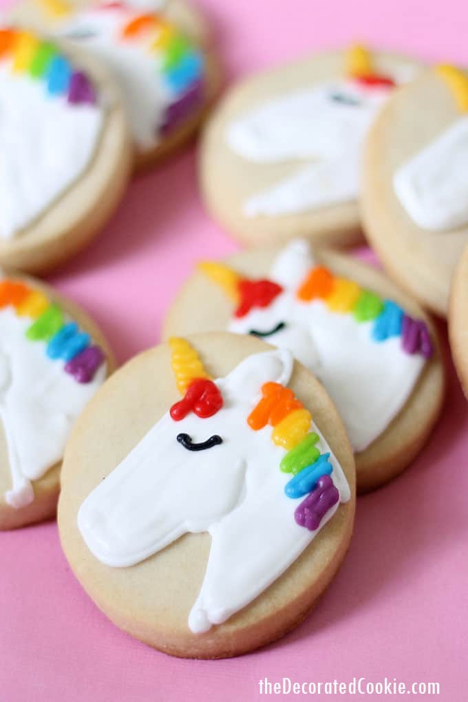 How to decorate unicorn cookies on simple circle or oval cookies. Video tutorial included. Great treat or favors for a unicorn rainbow party. Unicorn food.