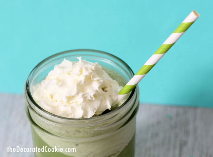 copycat Starbucks green tea frappuccino -- a healthier, less expensive, delicious homemade version of the smoothie 