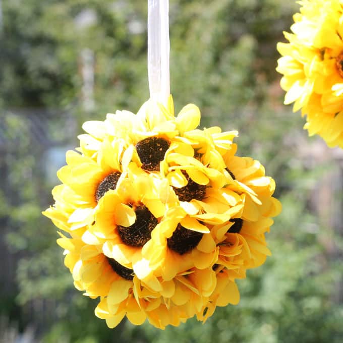 SUNFLOWER KISSING BALLS Easy DIY fall home decor.