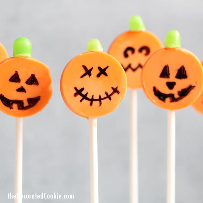 easy Halloween treat idea --chocolate pumpkin pops -- Jack O' Lantern candy pops 