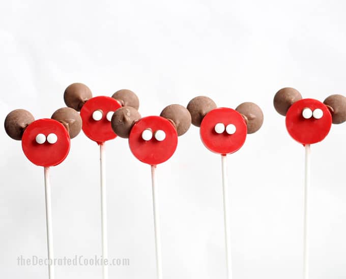 easy Mickey Mouse candy pops -- Disney food idea