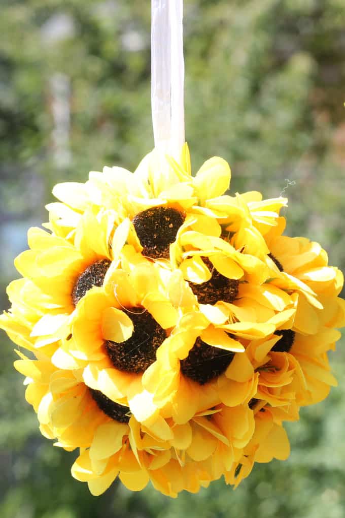 Easy sunflower kissing balls for DIY fall home decor. Use a wiffle ball, faux flowers, and hot glue. Video how-tos included.