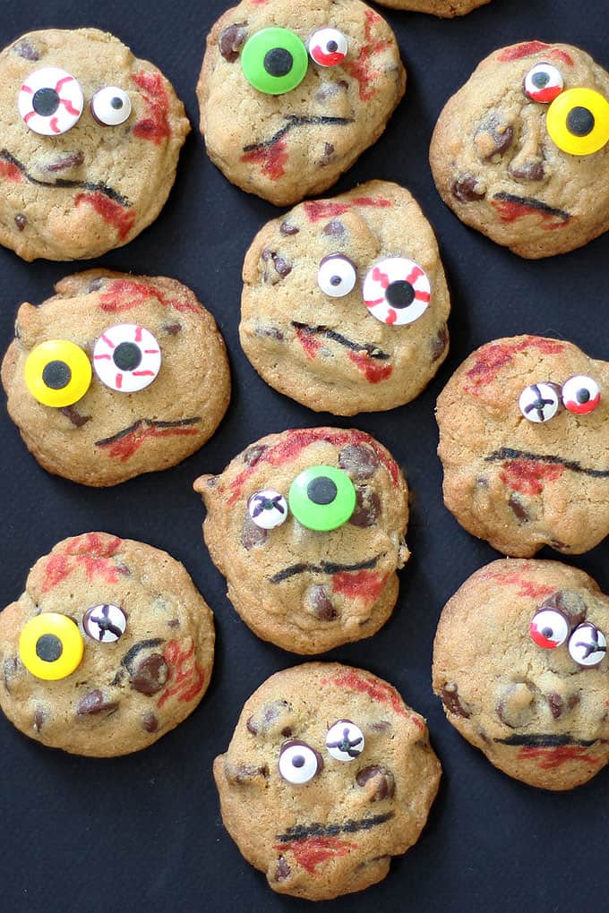 Zombie chocolate chip cookies are a fun and easy Halloween party food idea. Super creepy and spooky, but delicious! Use any chocolate chip cookies. #halloween #funfood #partyfood #halloweentreats #chocolatechipcookies #zombies #thewalkingdead