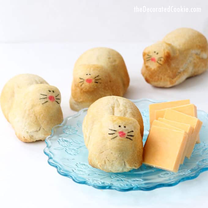 kitty cat bread -- how to a loaf of cute kitty cat bread using a ...