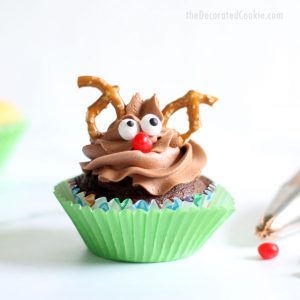 CHRISTMAS CUPCAKES: four EASY ideas with one decorating tip, video.