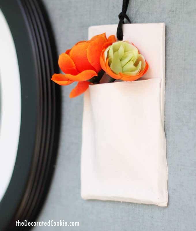 Home decor craft idea: This DIY clay wall vase is simple to make and adds such interest and beauty to your wall decor. Pop in some succulents, faux flowers, or even use it to store your spare set of glasses or keys. VIDEO included