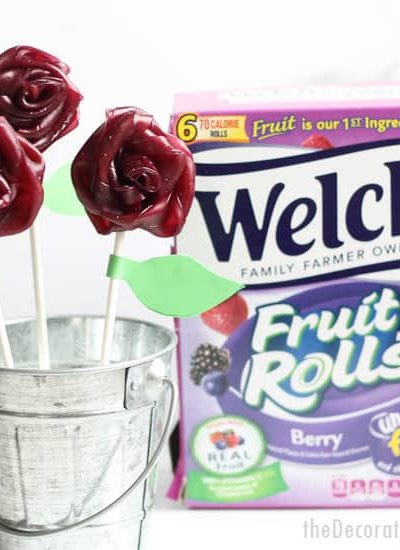 Fruit Roll rose bouquet! How to make gorgeous, EASY, fruit roll roses (flowers) with Welch's Fruit Rolls. A fun, kid-friendly food craft for spring. Use as cake, cookie, or cupcake toppers, OR, make a fruit roll rose bouquet as a gift for Mother's Day or birthdays. #WelchsFruitRolls #UnrollTheFun #sponsored #ad