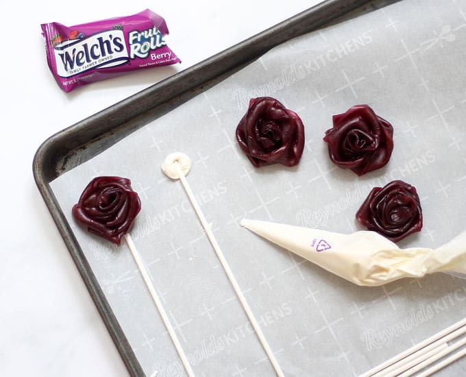 Fruit Roll rose bouquet! How to make gorgeous, EASY, fruit roll roses (flowers) with Welch's Fruit Rolls. A fun, kid-friendly food craft for spring. Use as cake, cookie, or cupcake toppers, OR, make a fruit roll rose bouquet as a gift for Mother's Day or birthdays. #WelchsFruitRolls #UnrollTheFun #sponsored #ad