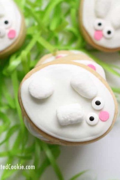 How to make easy bunny decorated cookies for Easter, no special cookie cutter required! Video how-tos included. Great Easter cookie idea for beginners! #EasterCookies #EasterBunny #CookieDecorating #EasyCookieDecorating #BunnyCookies