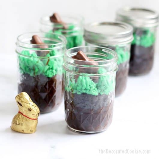 How to make Easter cupcakes in a jar, a cute mason jar food idea.