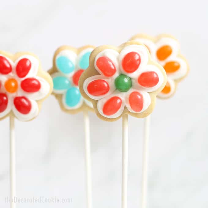 These jelly bean flower cookies on a stick are a cute and easy treat to make for Spring and Easter. #EasterDesserts #EasterTreats #SpringFlowers #FlowerCookies #JellyBeans #JellyBeanCookies #EasterCookies