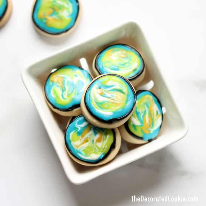 How to decorate Earth Day cookie bites