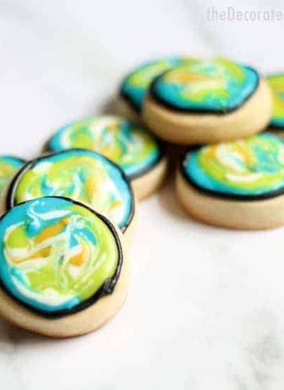 How to decorate Earth Day cookie bites, an easy Earth Day fun food idea. #EarthDay #cookies #CookieDecorating #FunFoodIdeas #DecoratedCookies