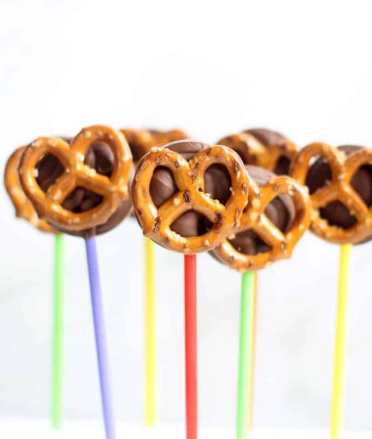 Chocolate pretzels pops are an easy sweet and salty treat.