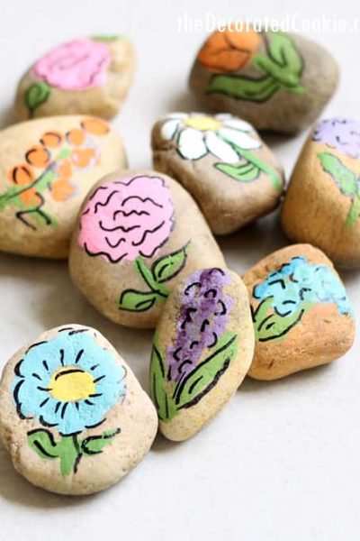 Flower painted rocks are a cute and easy kid or adult craft. This budget-friendly craft makes a great handmade gift idea for Teacher Appreciation, Mother's Day, birthdays, or just because. #Flowers #RockPainting #PaintedRocks #PaintedRockIdeas #MothersDay #giftideas #paintingideas #TeacherAppreciationGifts #Spring