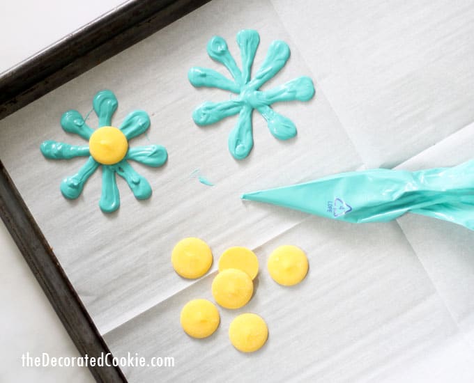 piping candy melt flowers 
