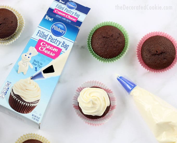 frosting chocolate cupcakes 