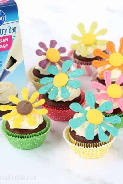 Celebrate summer with these gorgeous flower cupcakes: These colorful summer flower cupcakes are a cinch to make with the new Pillsbury™ Filled Pastry Bags (in Chocolate, Vanilla, and Cream Cheese) from Walmart. Chocolate cupcakes, swirled Cream Cheese frosting, and bright candy flower cupcake toppers. #Sponsored #ad #FlowerCupcakes #SummerCupcakes #ChocolateCupcakes  @Pillsbury @Walmart 
