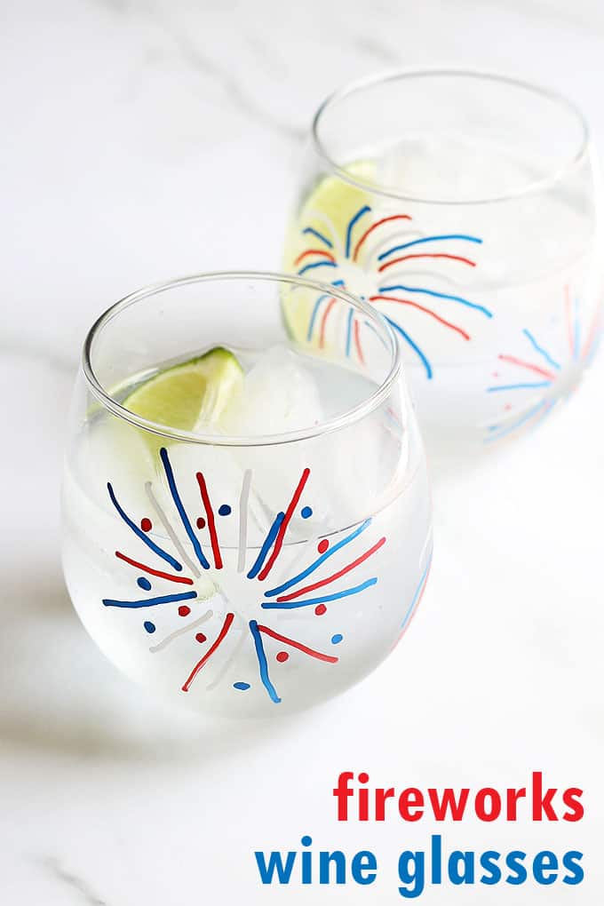 4th of July wine glasses: How to make fireworks painted wine glasses for the 4th of July, an easy, patriotic craft idea. How to draw fireworks. #wineglasses #paintedwineglasses #4thofjulycrafts #4thofJuly #fireworks #party 