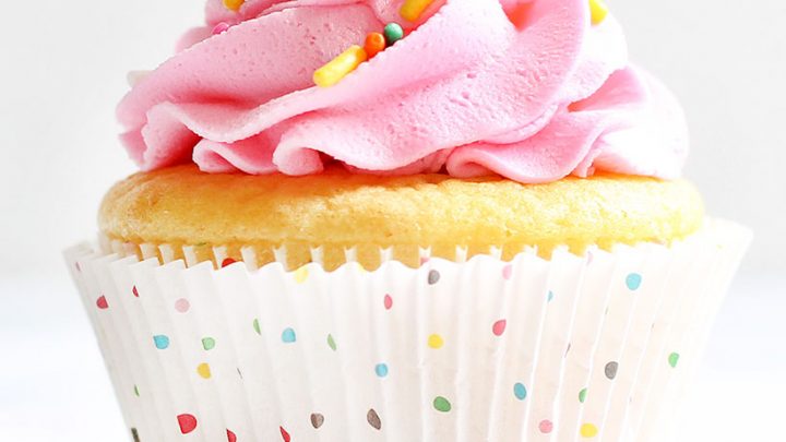 Cake with Buttercream Decorating Frosting Recipe: How to Make It