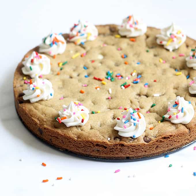 CHOCOLATE CHIP COOKIE CAKE: The best homemade chocolate chip cookie recipe from scratch. This cookie cake is perfect for birthdays.