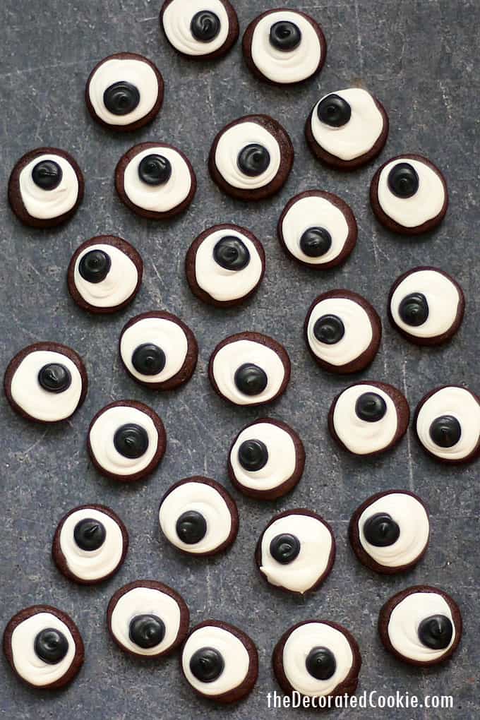 These tiny, bite-size EYEBALL COOKIES are delicious and easy to make with royal icing. Package in little jars for Halloween or monster party favors. #eyeball #halloween #halloweencookies #halloweenparty #monsterparty #masonjars #halloweenfavors 