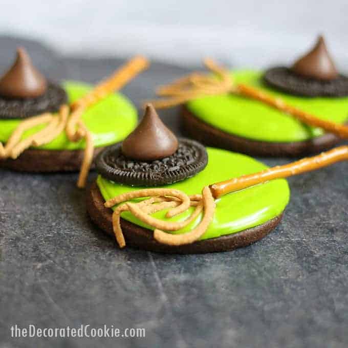 MELTED WITCH COOKIES: an easy Halloween treat idea #meltedwitch #witch #witchcookies, #halloween #halloweenfood #halloweentreats #cookiedecorating #cookies #chocolatecookies #cookiedecorating 