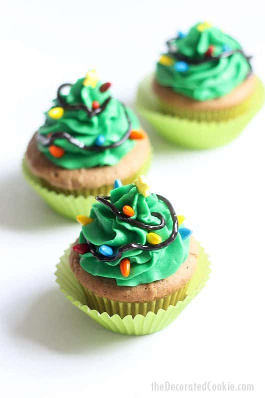 CHRISTMAS TREE CUPCAKES -- easy Christmas cupcake idea