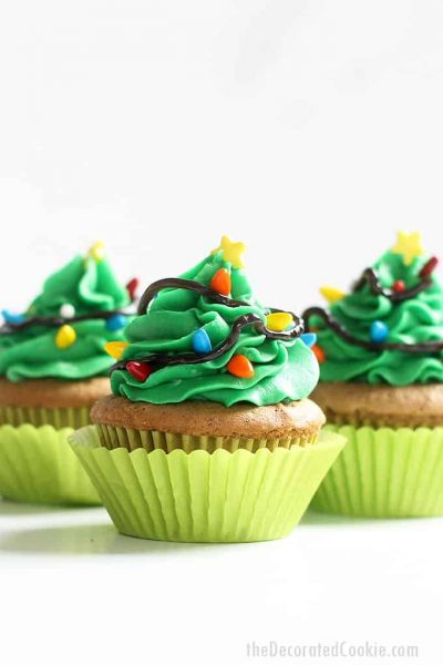 CHRISTMAS TREE CUPCAKES -- easy Christmas cupcake idea