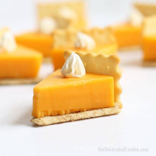 PUMPKIN PIE CHEESE AND CRACKERS -- fun Thanksgiving appetizer