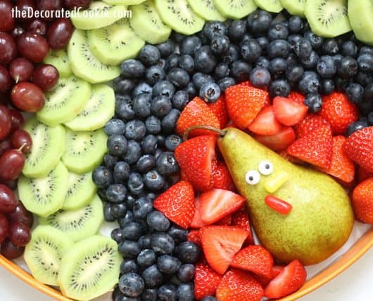 TURKEY FRUIT PLATTER -- fun food tray for Thanksgiving