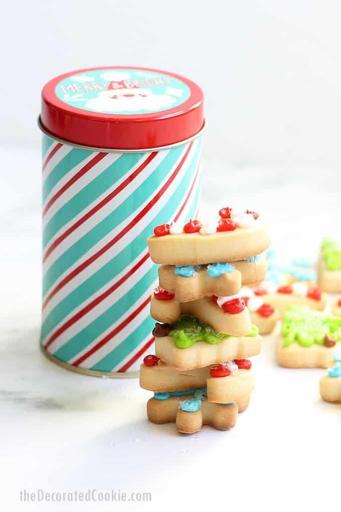 mini Christmas cookies with tin 