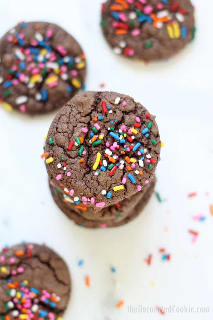 CHOCOLATE CAKE MIX COOKIES -- These easy 3-ingredient cookies can be topped with frosting or rainbow sprinkles for a birthday treat. #chocolate #cakemixcookies #sprinkles 
