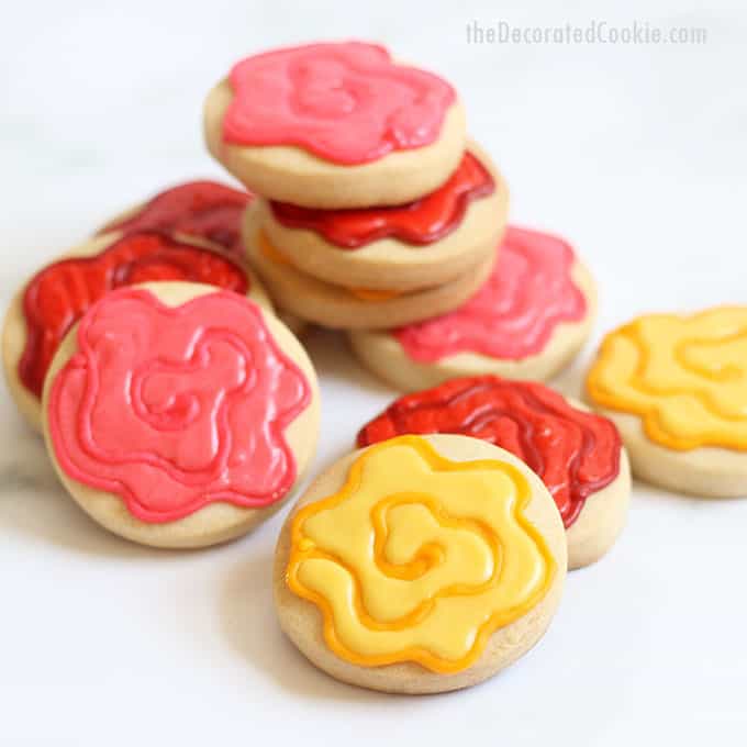EASY ROSE COOKIES decorated with two colors of royal icing on circle cookies. 