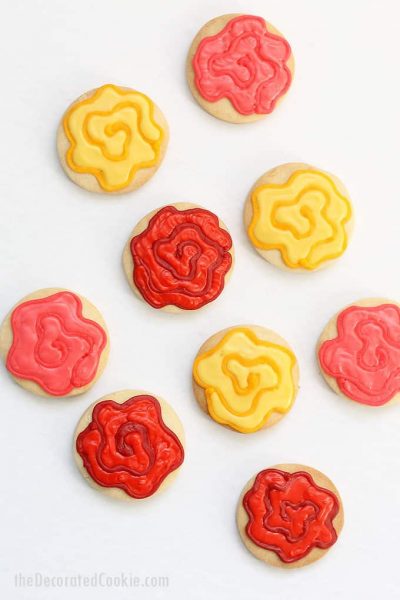 EASY ROSE COOKIES decorated with two colors of royal icing on circle cookies. Flower cookies for birthdays, Mother's Day, Easter, Valentine's Day and more.