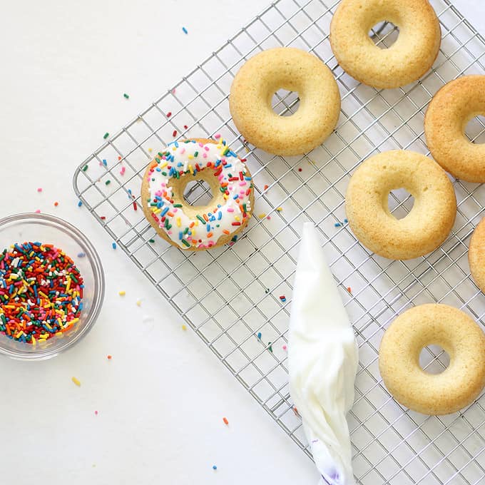 EASY BAKED DONUT RECIPE -- One bowl, quick vanilla baked donuts. Top with donut glaze and sprinkles for a delicious treat or dessert.