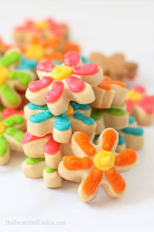 MINI DAISY COOKIES colorful flower cookies for Spring