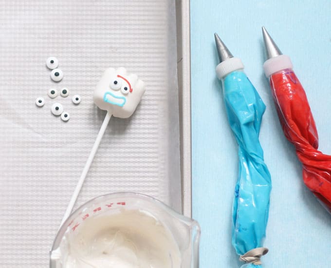 how to decorate Forky Toy Story marshmallows
