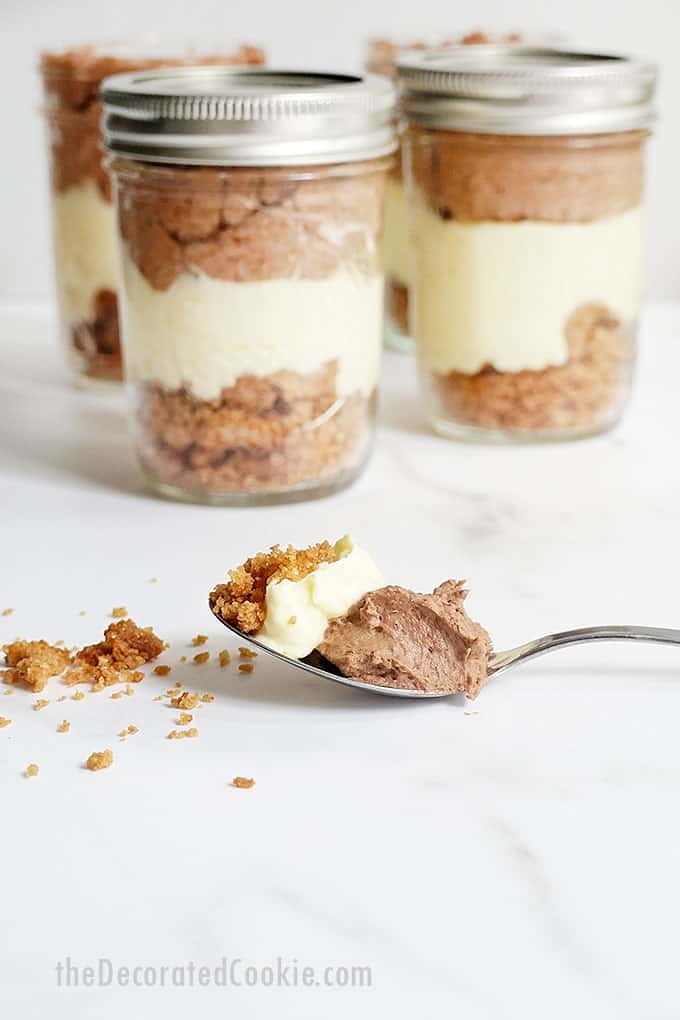 vanilla and chocolate pudding pie in a jar 