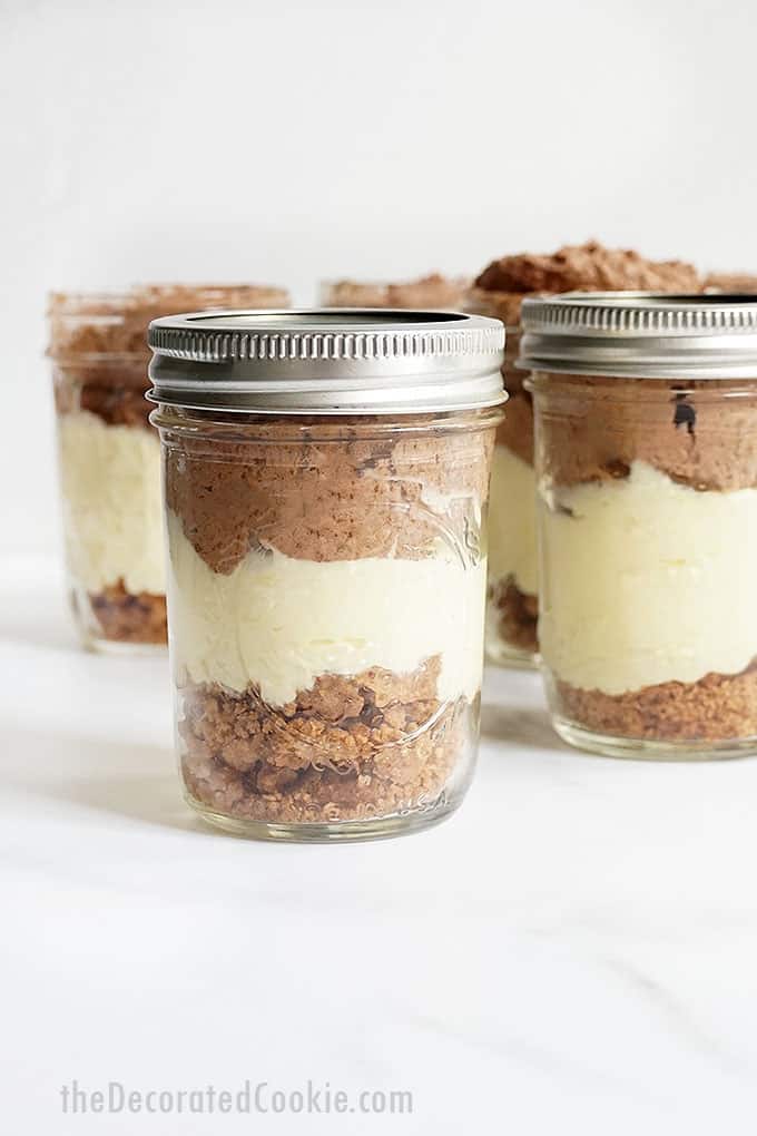 vanilla and chocolate pudding pie in a jar 